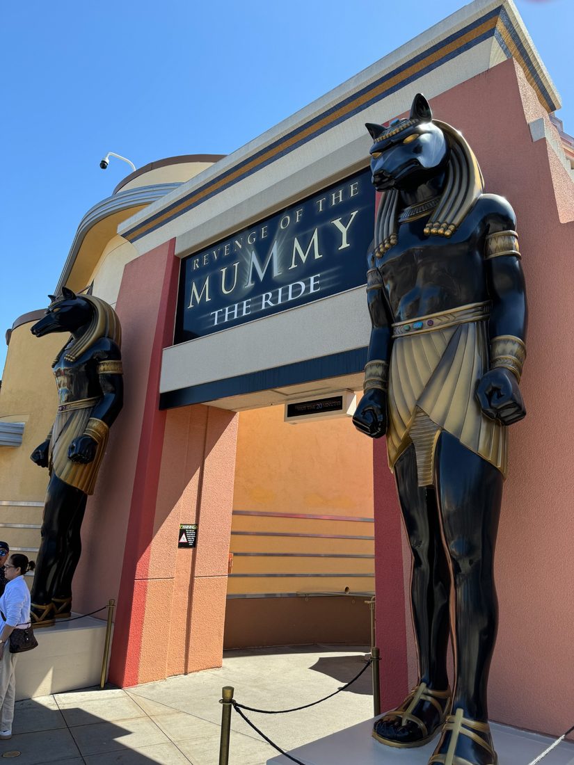 Revenge of the Mummy The Ride exterior